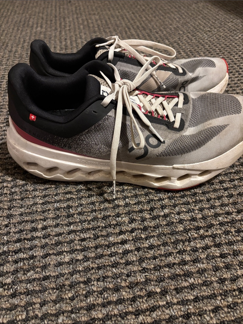 On Running Women’s Helion Athletic Shoes in Gray, Black & Red - Picture 2 of 3